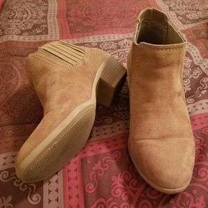 American Eagle 8.5 wide boot